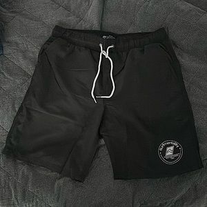 Men’s black board shorts L